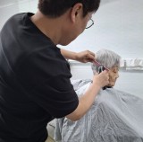 아름다움을 전하는 디자인 헤어 봉사.jpg